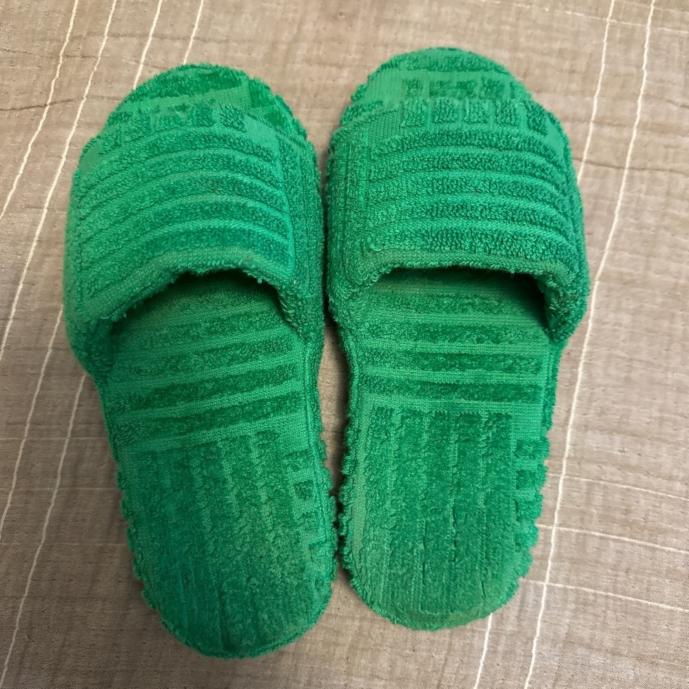Bottega Veneta sponge slide